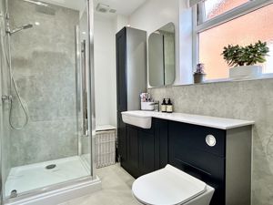 Family Bathroom- click for photo gallery